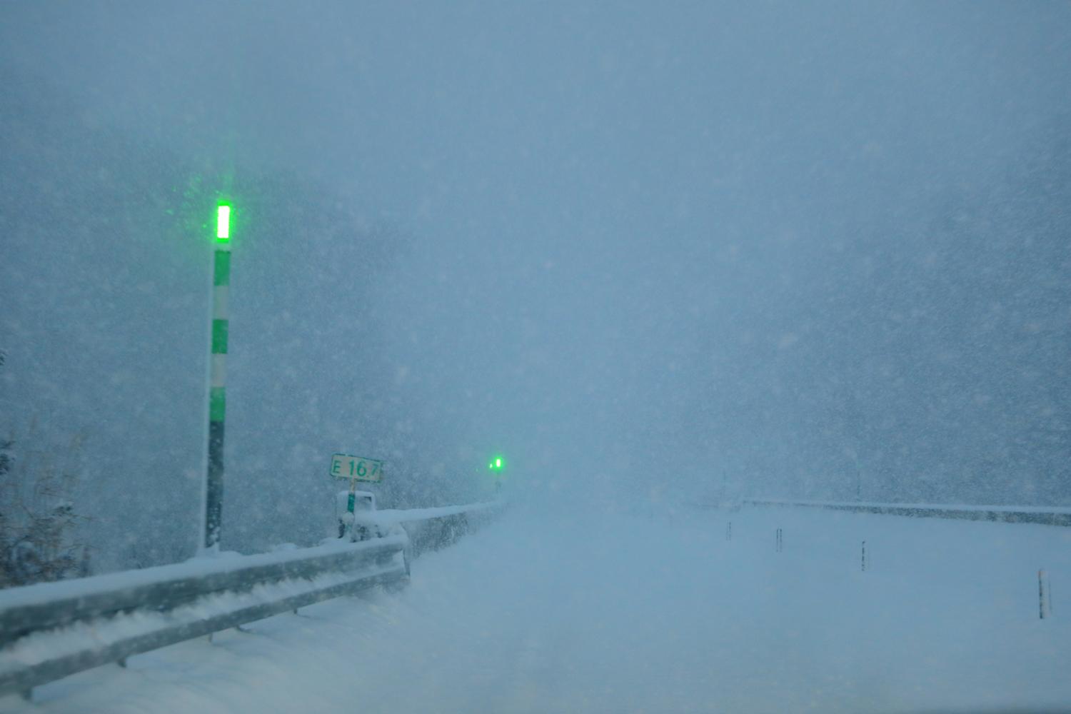 ホワイトアウトした高速道路 〜 画像2