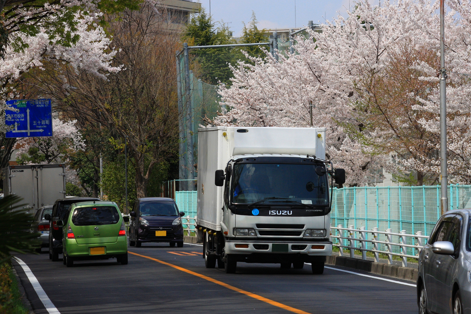 街を走るトラックのイメージ 〜 画像2