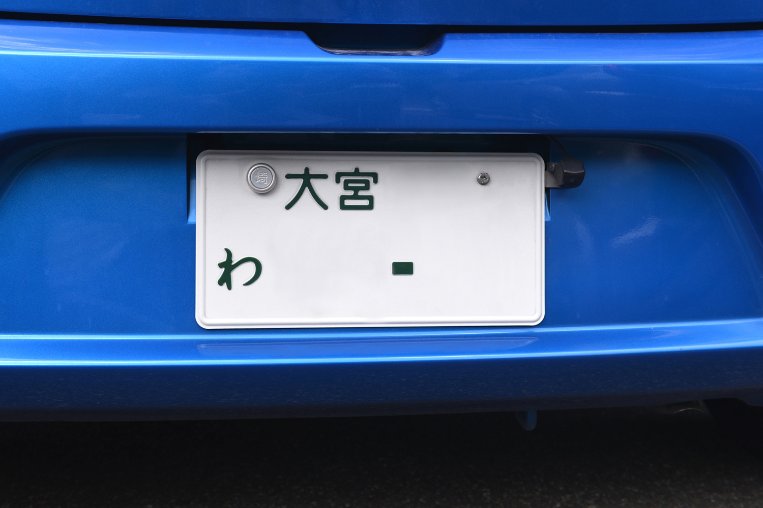 いまこそ「ダサさ全開」の日本のナンバープレートを変えるべき！ 新車 ...