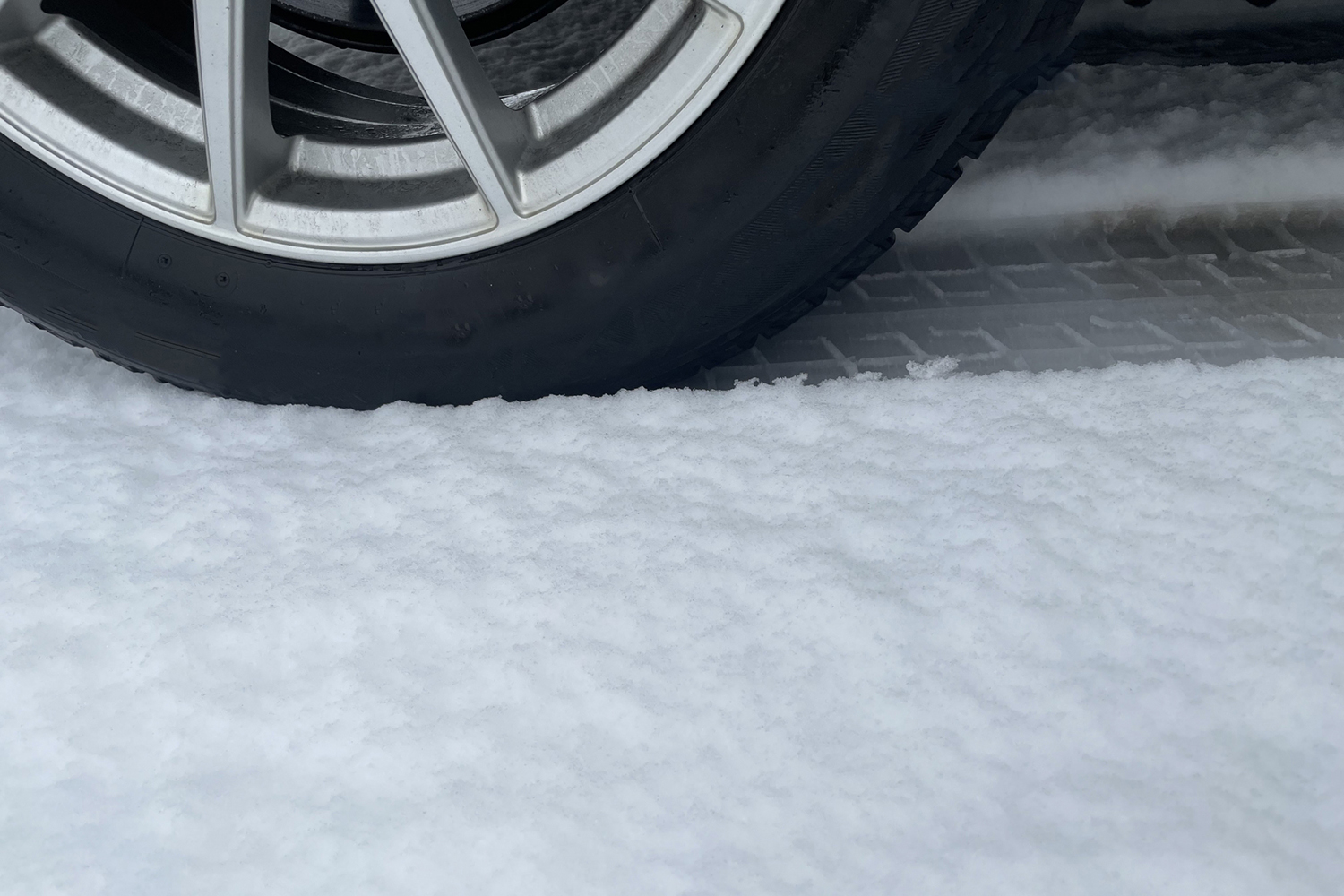 トラックが雪道で立ち往生してしまう理由