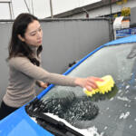 【画像】洗車に革命！　クルマを拭き上げるだけで撥水コートが可能な「拭くだけレインドロップ」の効果と手軽さが衝撃だった 〜 画像18