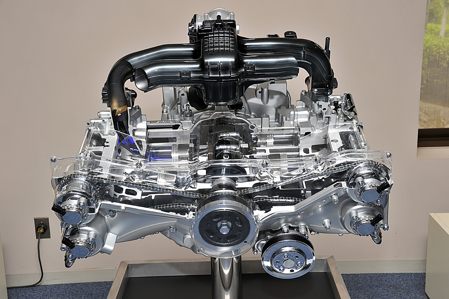 スバルの水平対向エンジンの内部構造