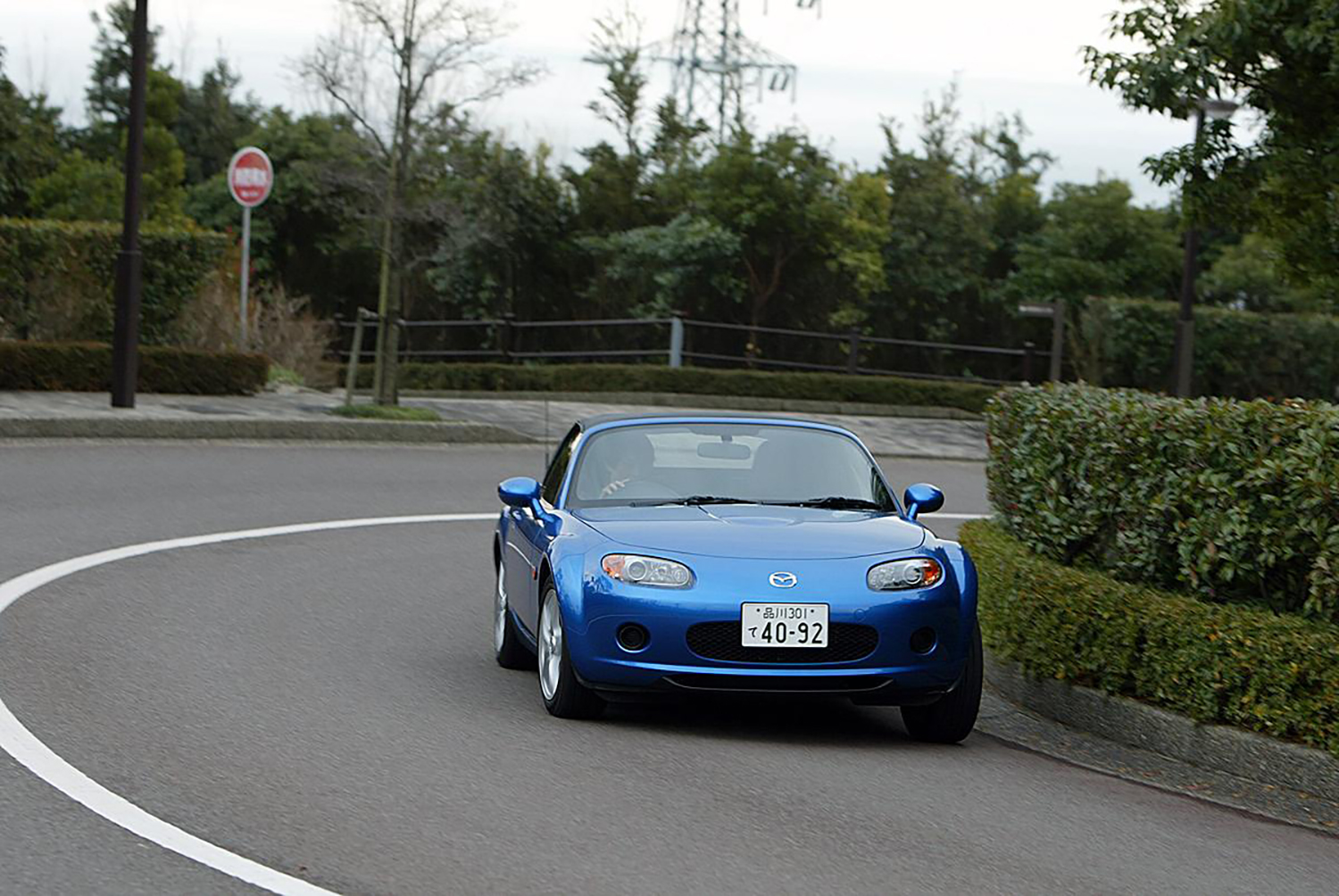 キープレフトで走行する車両のイメージ 〜 画像4