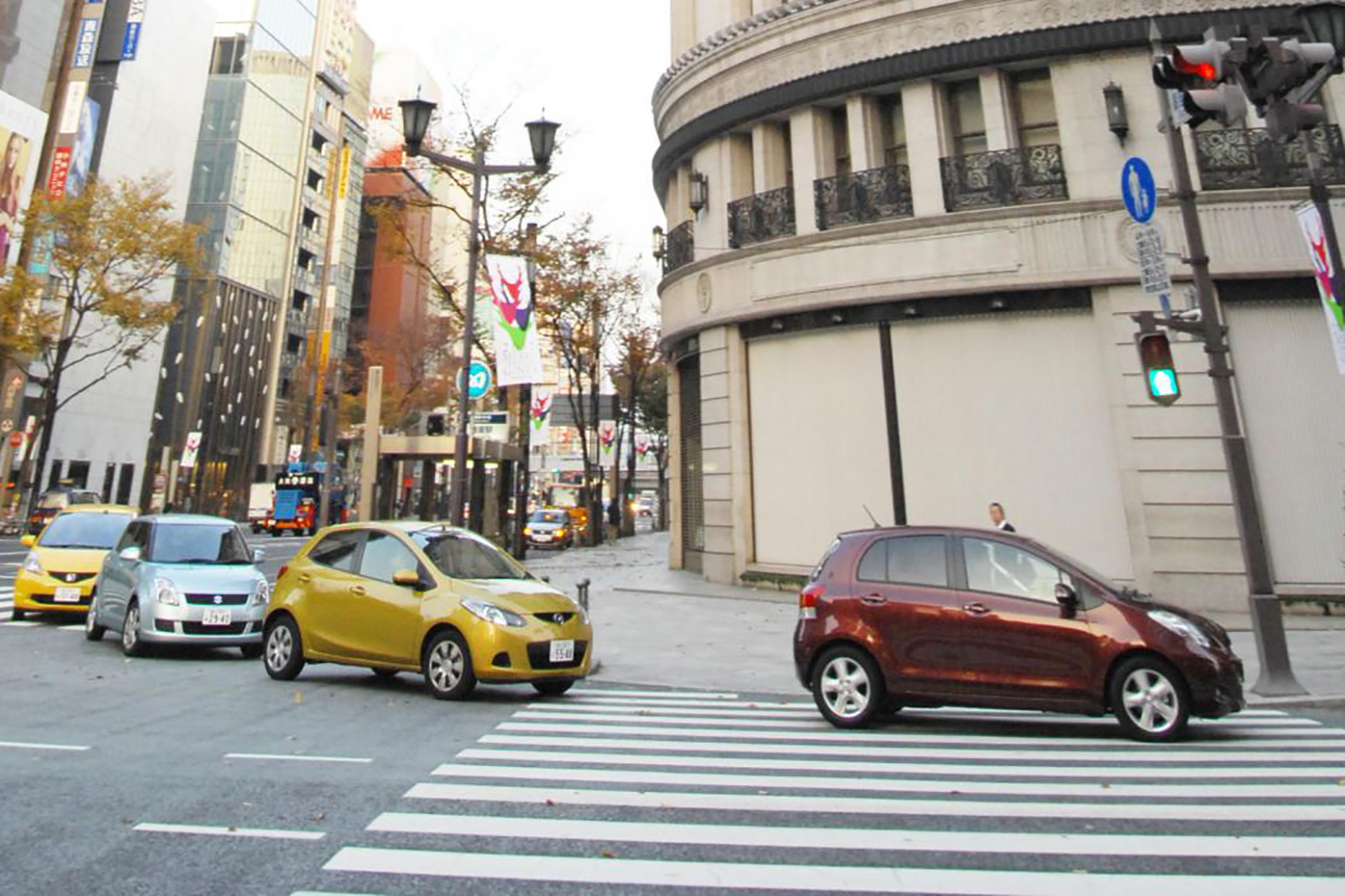 横断歩道付近では違反になる行為５つ