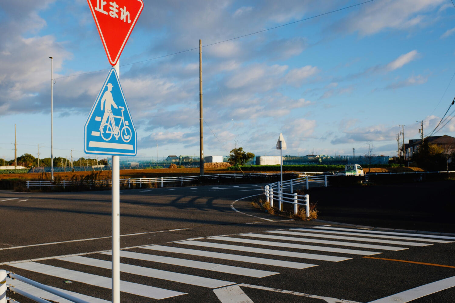 信号のない横断歩道のイメージ 〜 画像3