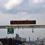 【画像】地震だらけの日本でも実際に遭遇すると「パニクって」何もできない人だらけ！　クルマの運転中に大地震が起こったら「何をすべき」か？ 〜 画像2