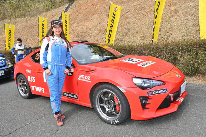 バカッ速DNAを秘めた女性ラリードライバーがデビュー！　平川 亮の妹「平川真子」に期待しかない