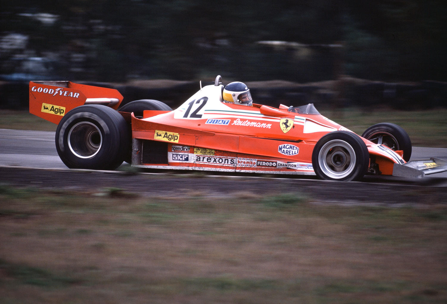 1970年代のフェラーリF1の走行シーン