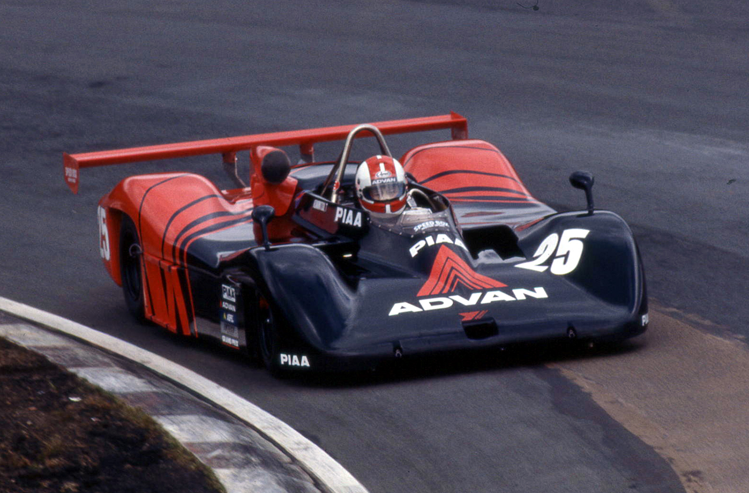 その速さとカラーリングに憧れた印象深い「ADVAN」カラーのレースマシン