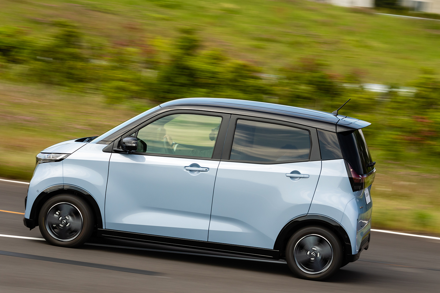 軽自動車らしからぬ重厚な乗り味の「日産サクラ」 〜 画像1