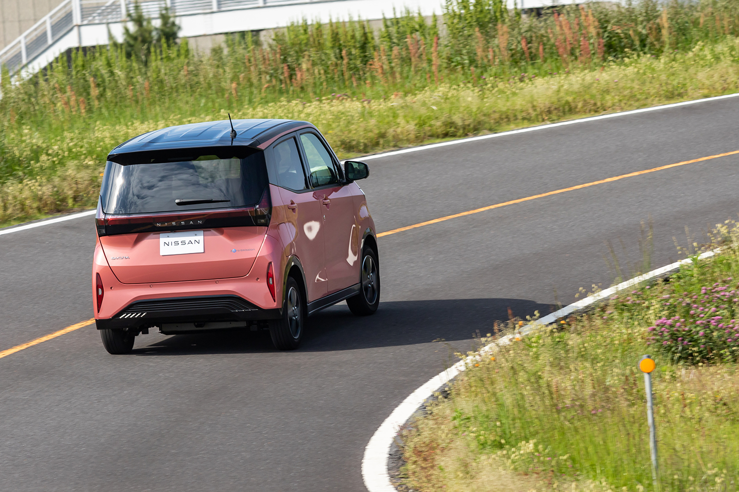 軽自動車らしからぬ重厚な乗り味の「日産サクラ」 〜 画像3