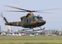 スバル×陸上自衛隊のヘリの飛行シーンにファン感涙！　「UH-2」量産初号機が初飛行を実施
