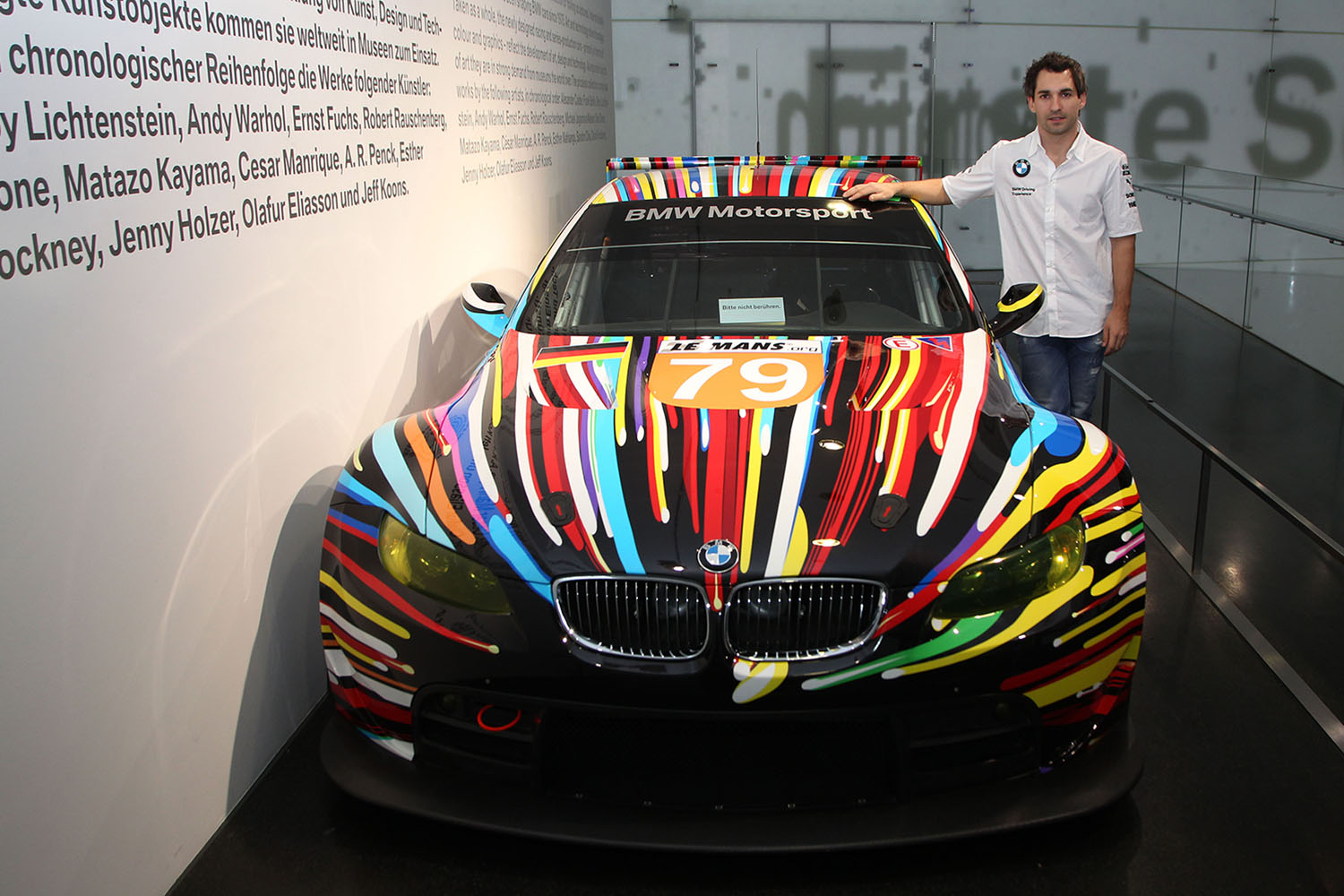 2010年のル・マン24時間に出場したジェフ・クーンズのBMWアートカーM3 GTSの正面フロントスタイリング