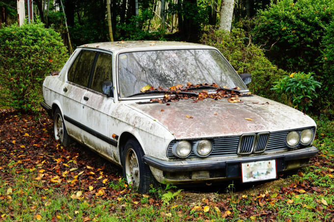 空き地や田畑の脇に放置されたボロ車両！　知らないだけで意外な用途もあった