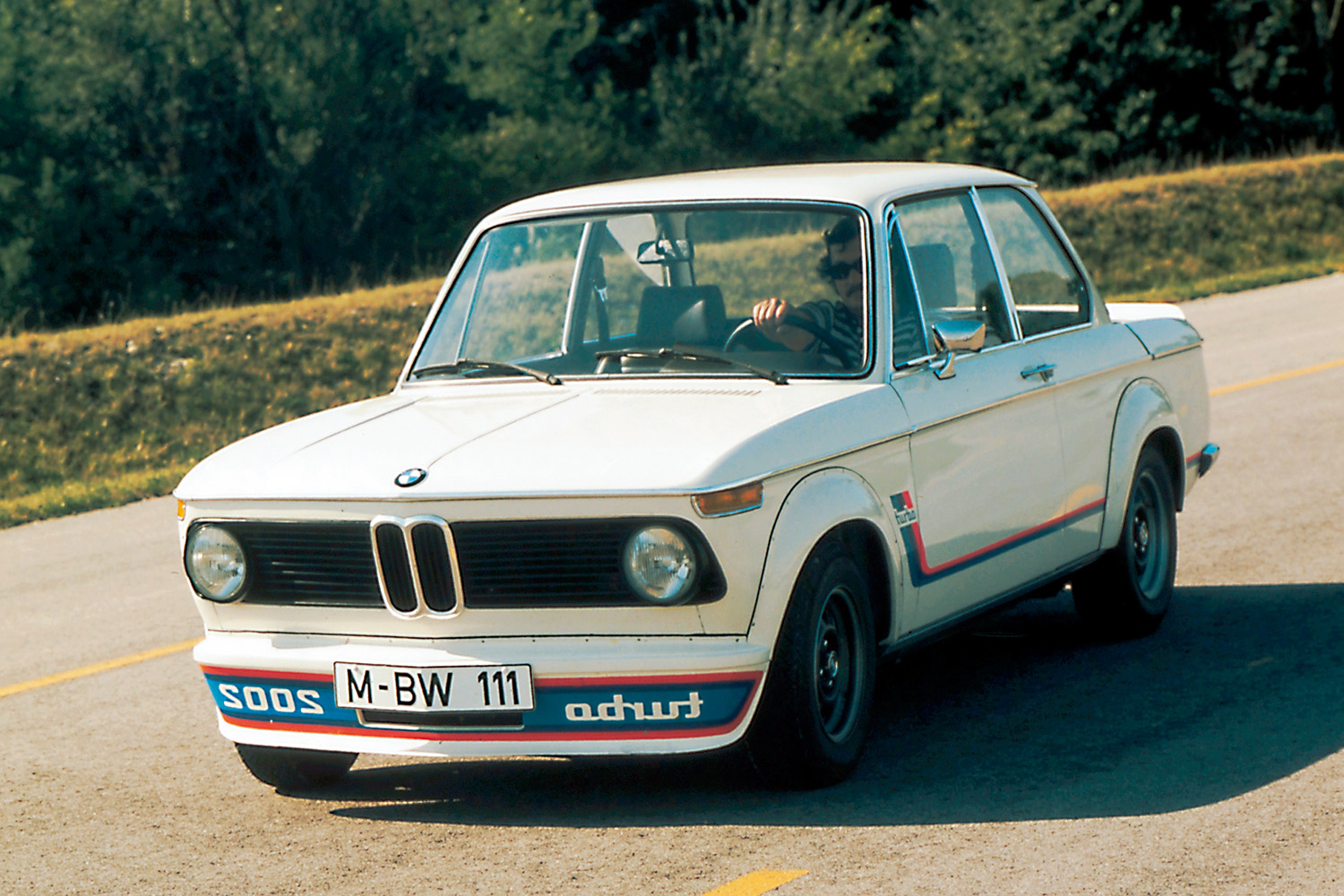 BMW2002ターボの走行シーン 〜 画像8