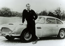 ジェームズ・ボンドの愛車は本当はベントレーだった！　007=アストンマーティンになった裏事情とは