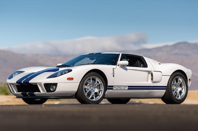 Liquid-Blue-Ford-GT-Frozen-White-Stripe-facing 〜 画像1 - 伝説の「GT40」をリメイクした ...