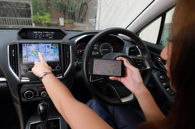 画像ギャラリー いま ダブル使い をする人多数 新車の 純正ナビ があるのに スマホナビ を併用する謎 画像1 自動車情報 ニュース Web Cartop