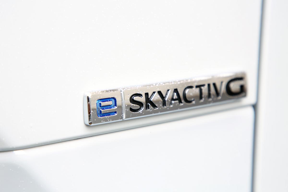 「e-SKYACTIV G」のエンブレム 〜 画像4