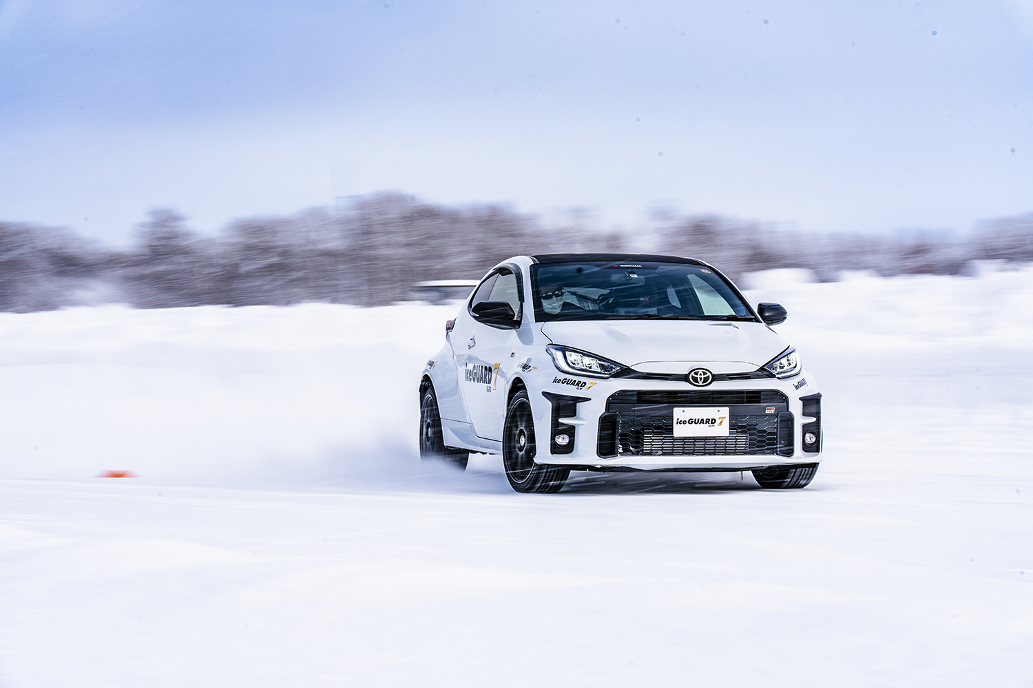 アイスガード7履いたトヨタGRヤリスの雪上スラロームテスト