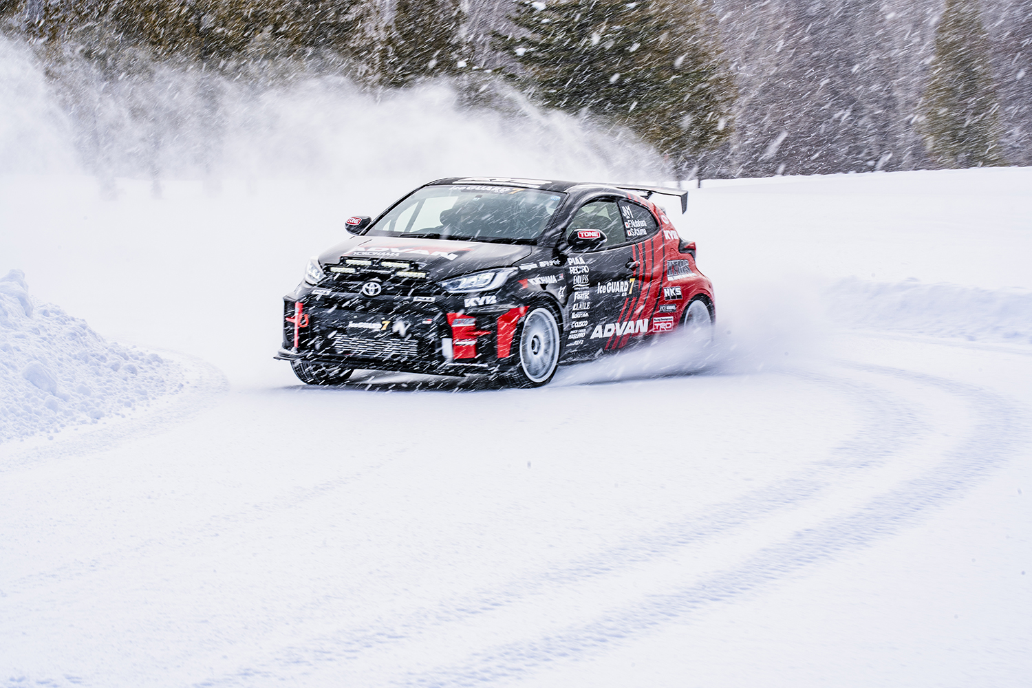 奴田原選手のドライブするアドバンカヤバKTMS GRヤリスの雪上走行シーン 〜 画像9