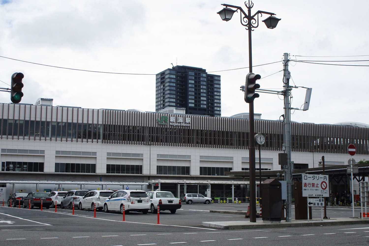 駅のロータリーのイメージ03