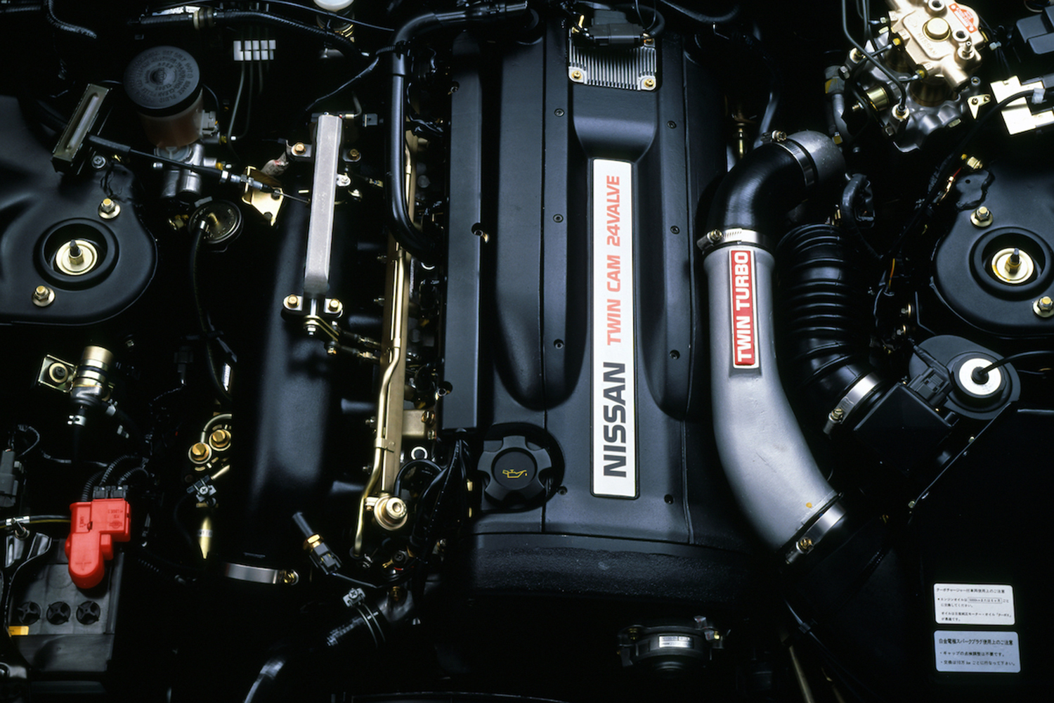 日産・スカイラインGT-RのRB26DETTエンジン