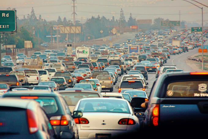 アメリカ各地で経験のない「大渋滞」に遭遇！　原因の道路工事は「景気対策」だけじゃない可能性