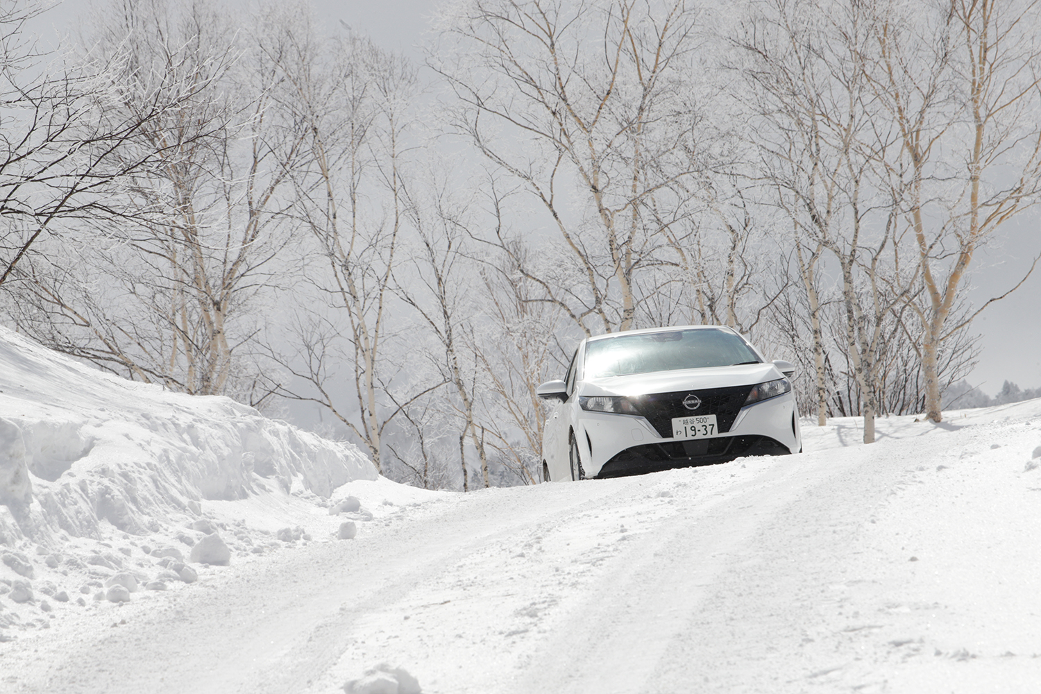 ネクセンタイヤ「N-blue 4season」を履いた日産ノートの雪道走行シーン 〜 画像37