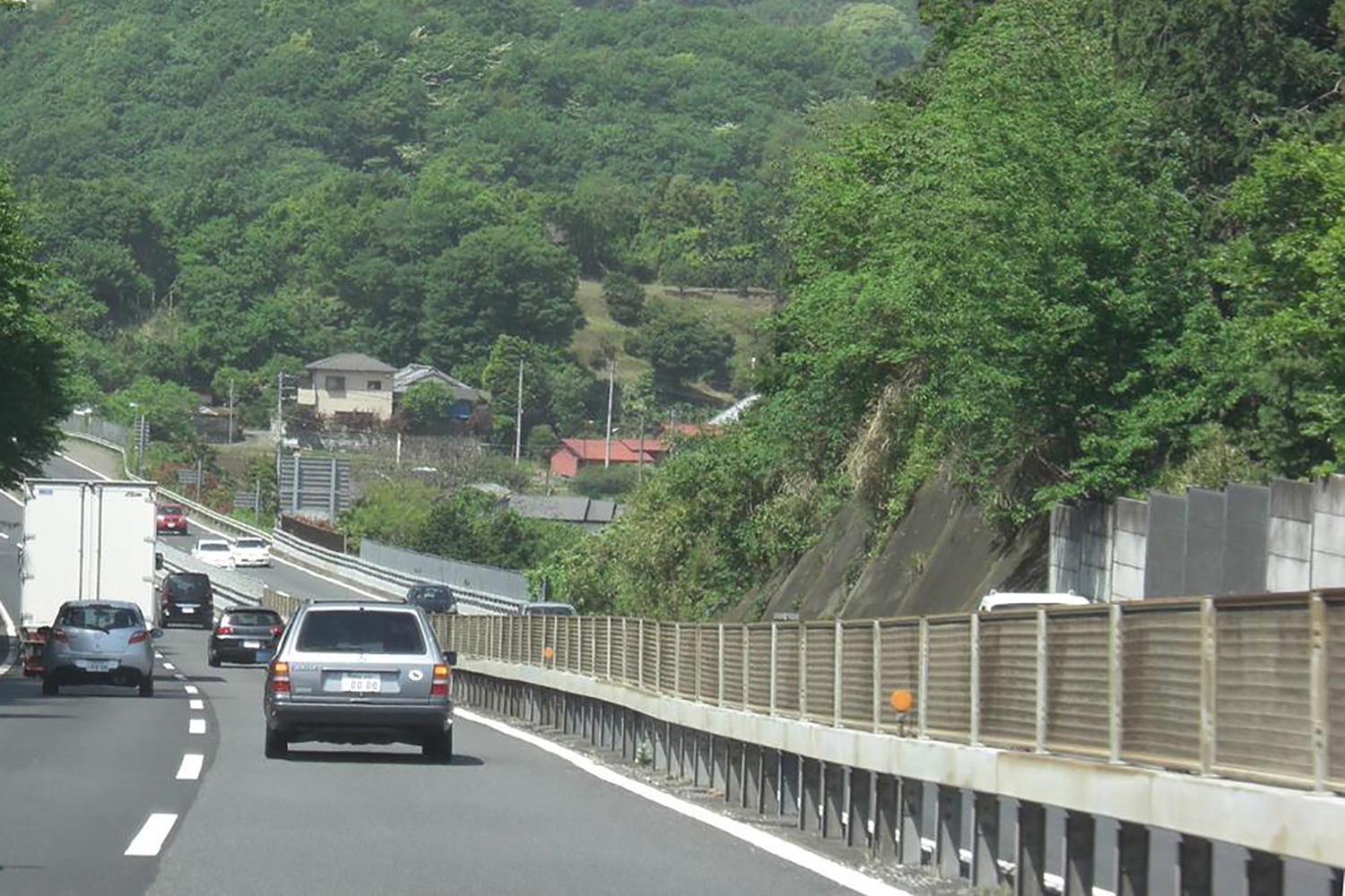 高速道路の中央分離帯のボックスビーム 〜 画像6