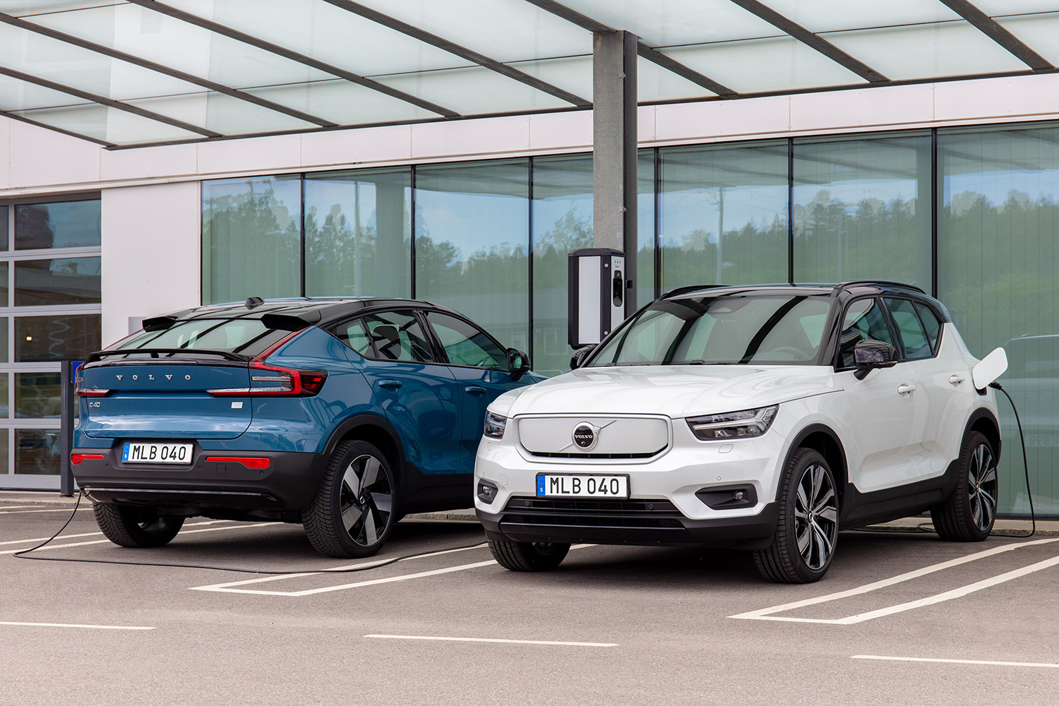 ボルボXC40リチャージとC40リチャージの前後スタイリング