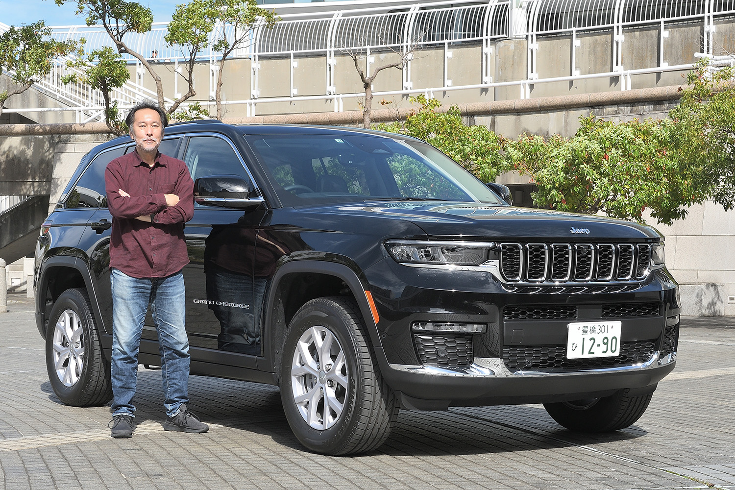 ジープ・グランドチェロキーと山崎元裕さんの２ショット