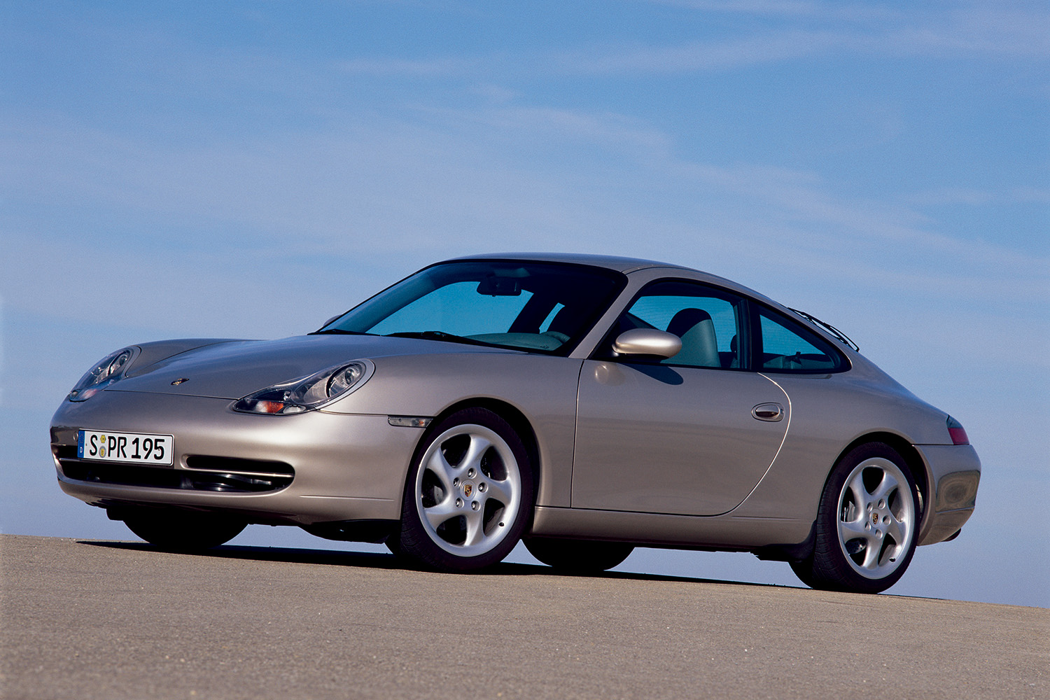 996型ポルシェ９１１のフロントスタイリング 〜 画像4