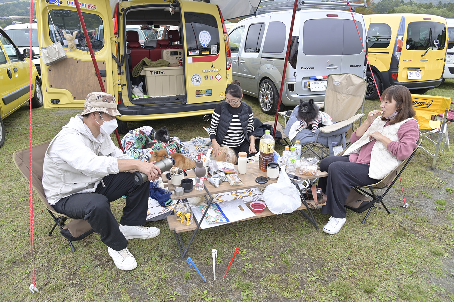 愛犬と一緒に参加していた三原さんと内山さんご一家