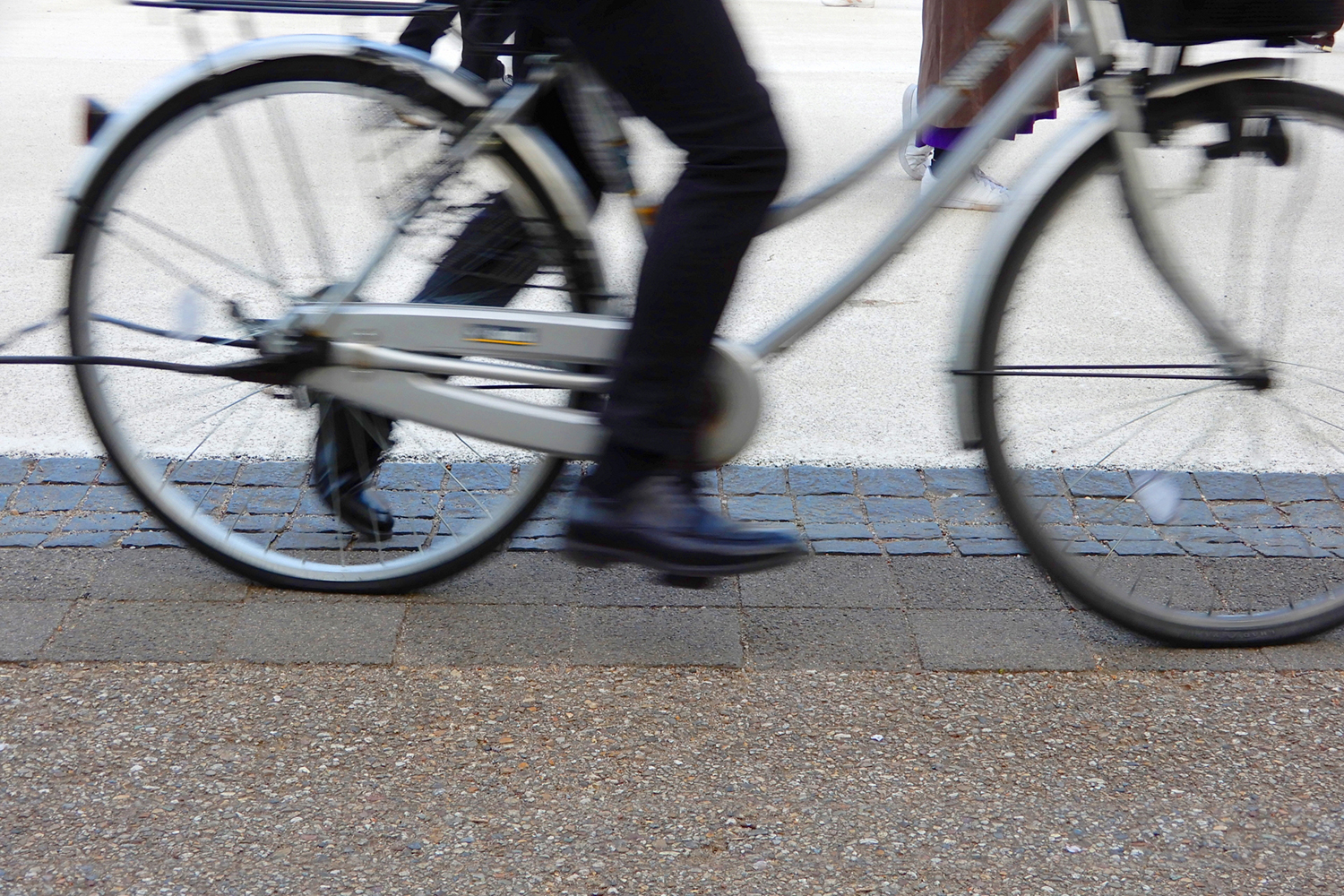 悪質な自転車へ「赤キップ」の交付を開始