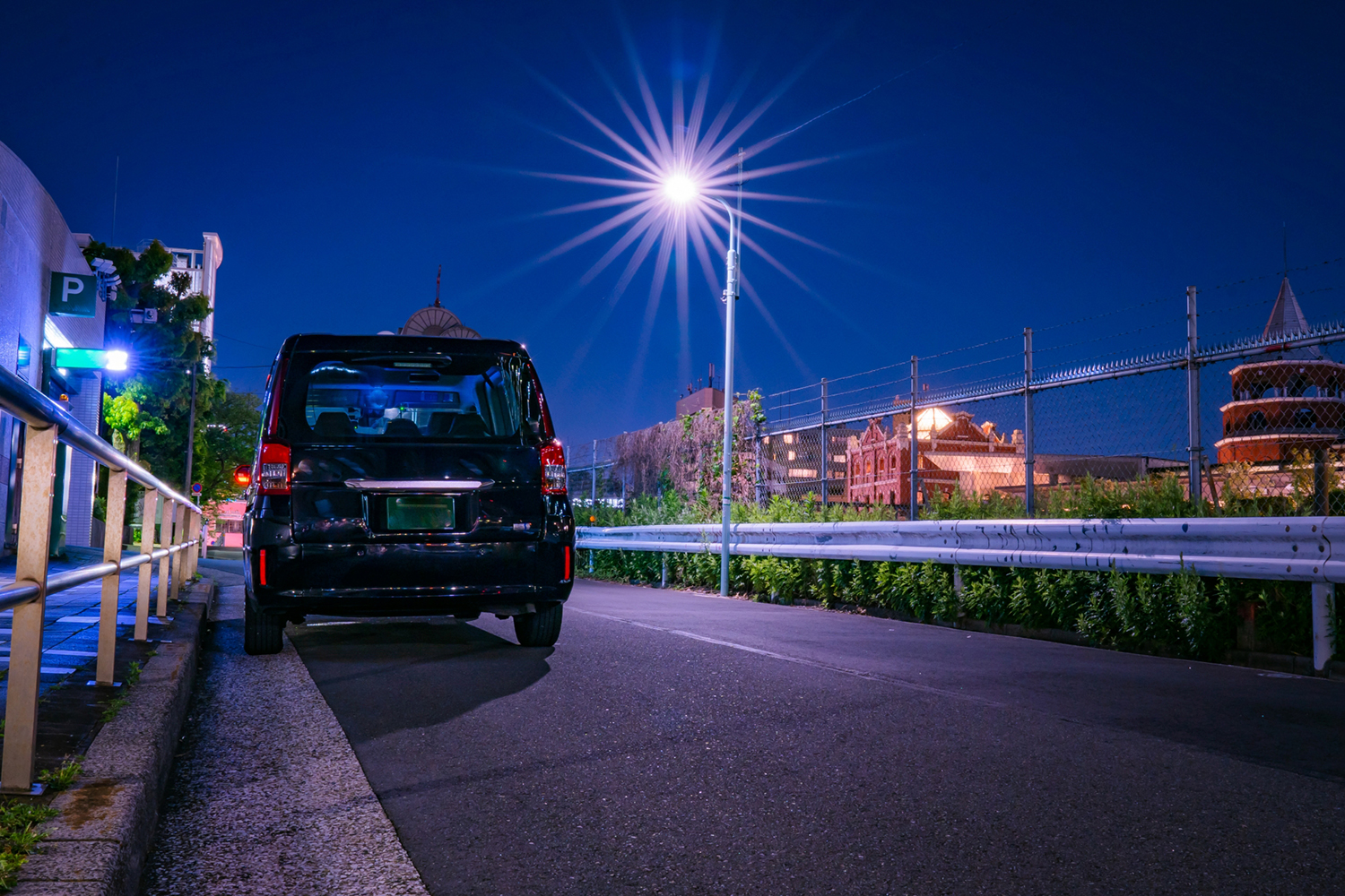 路上駐車するタクシー 〜 画像1