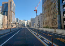通行料は無料！　全長たった２km！　首都高の間に存在する謎の「東京高速道路」の正体