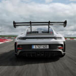 【画像】【試乗】旋回加速度は驚異の1.5G！　地上の戦闘機「ポルシェ911GT3RS」をシルバーストーンで全開走行 〜 画像26