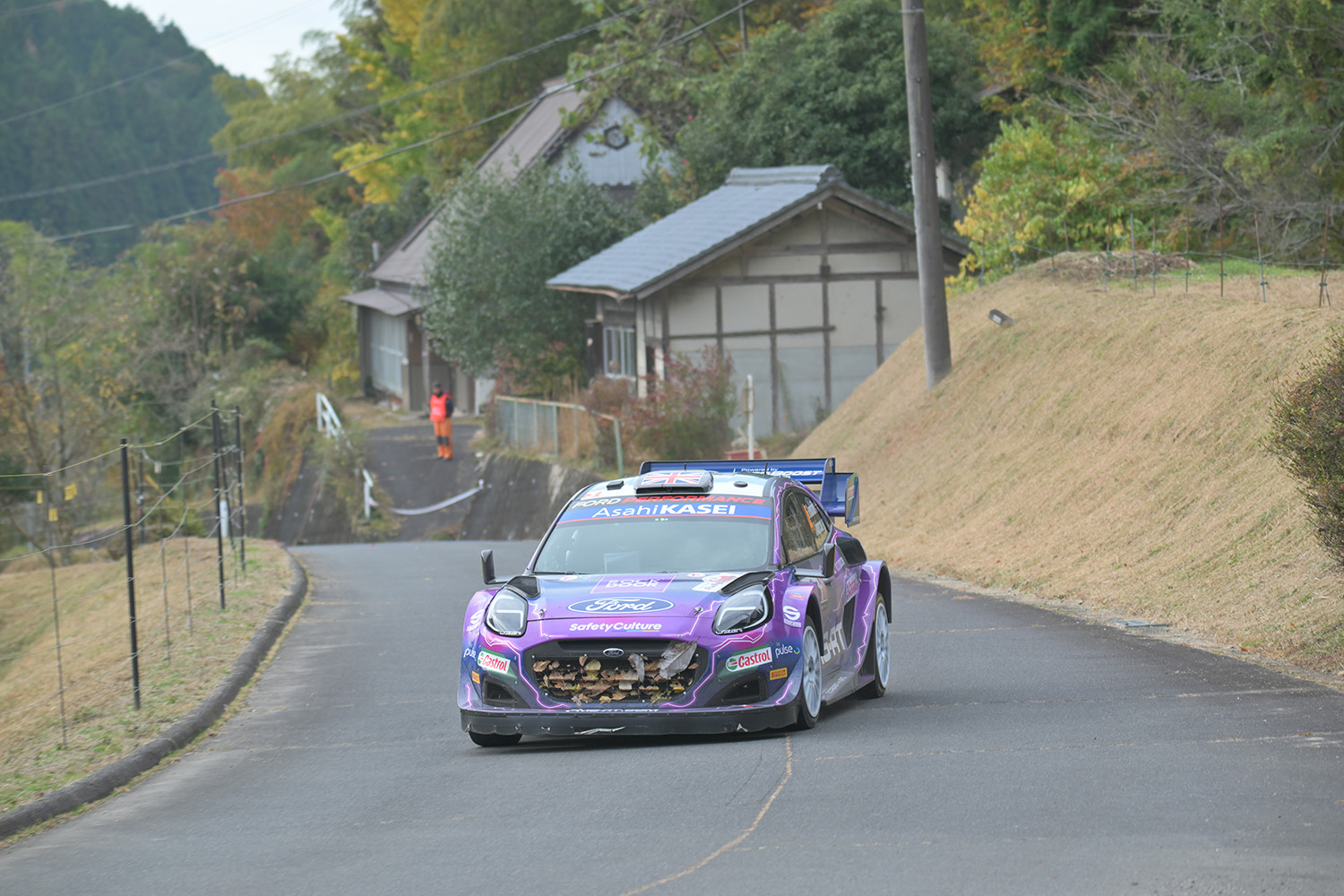 疾走するフォードのRally1マシン 〜 画像7