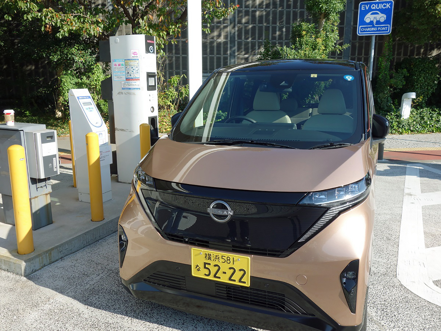 日産サクラの充電風景