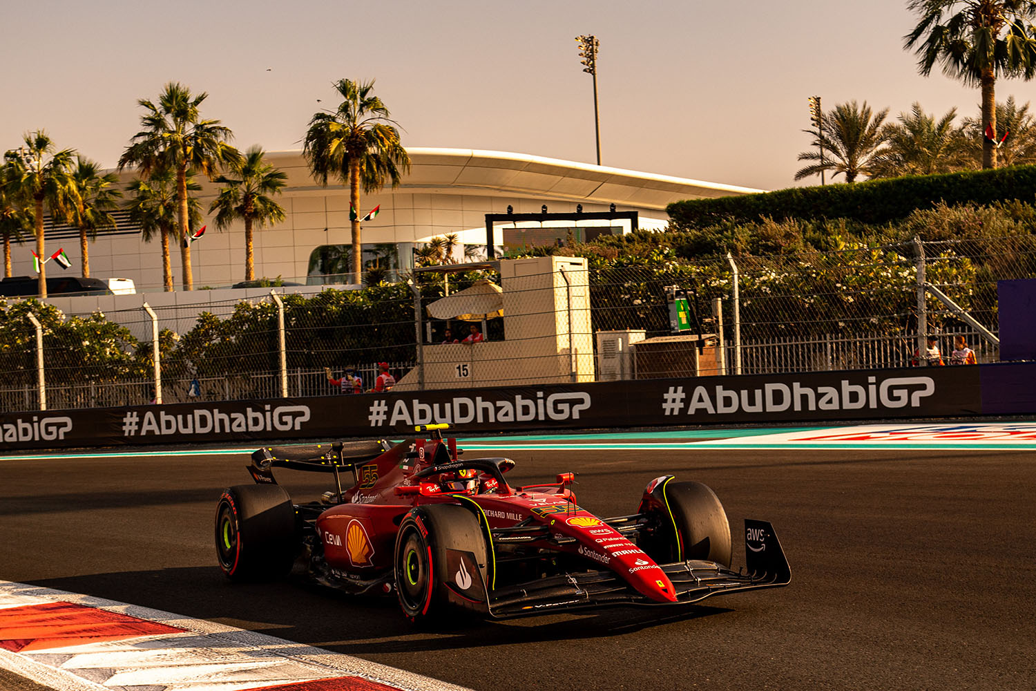 フェラーリのF1マシンの走行写真 〜 画像5