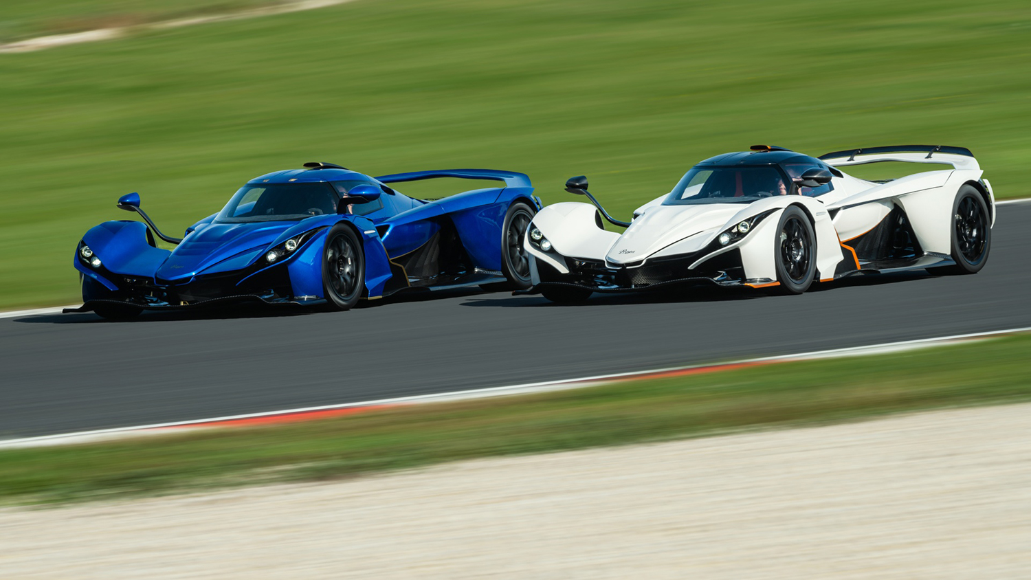 700馬力のGT-Rエンジンをミッドシップに搭載したプラガ・ボヘマ 〜 画像95