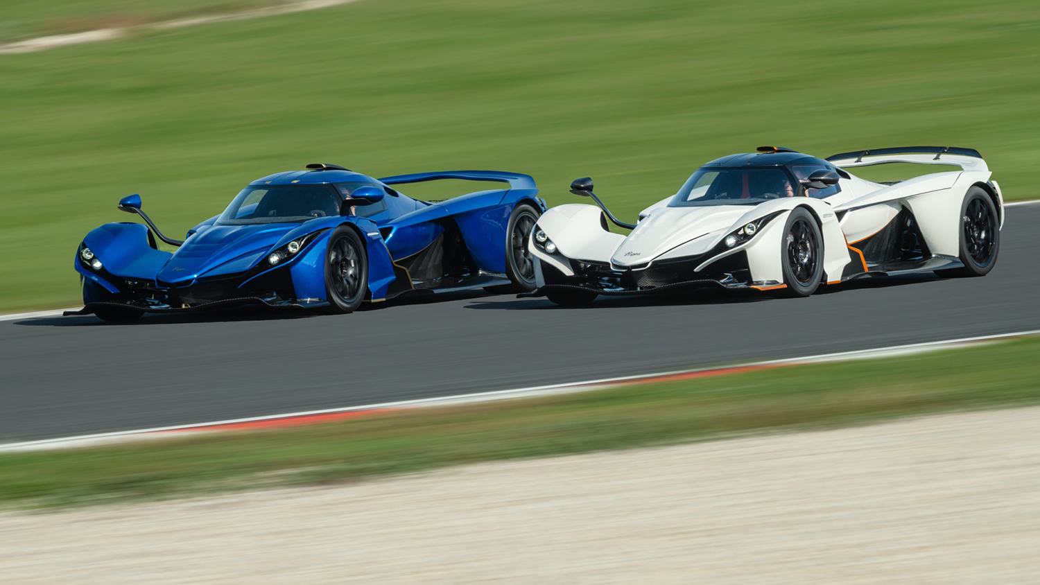 700馬力のGT-Rエンジンをミッドシップに搭載したプラガ・ボヘマ 〜 画像23