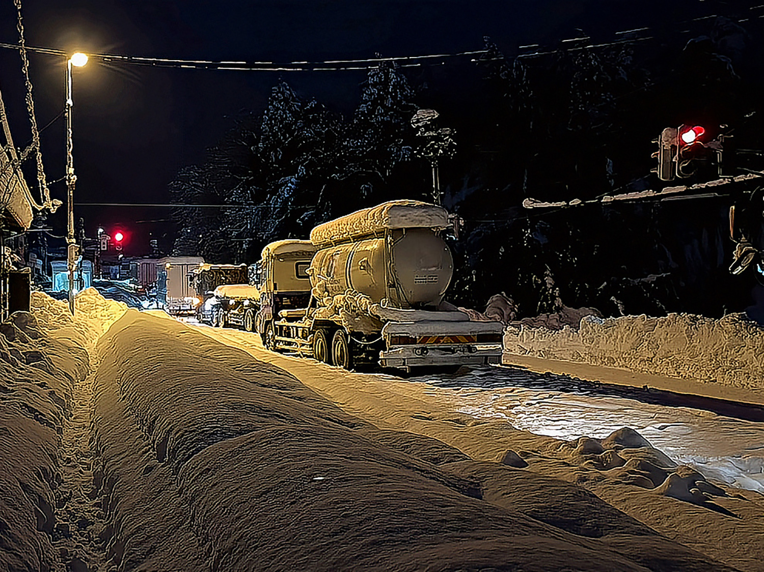 大雪などによる立ち往生でエンジン車とEVはどちらが長時間耐えられるか