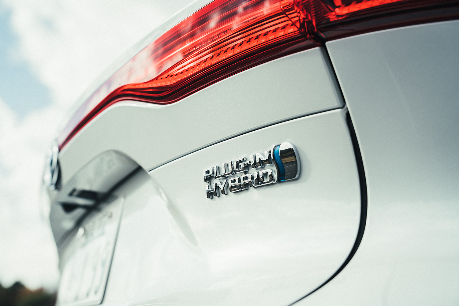 トヨタがプリウス以外のプラグインハイブリッド車の表記を「PHEV」に変更したワケ