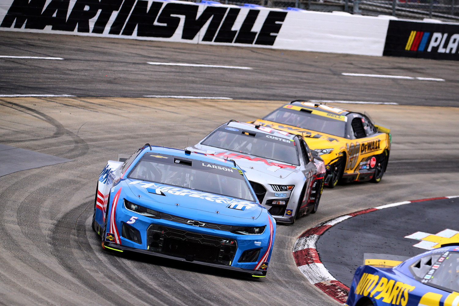 2022シーズンのNASCAR第35戦「マーティンズビル・スピードウェイ」でのレース写真 〜 画像2