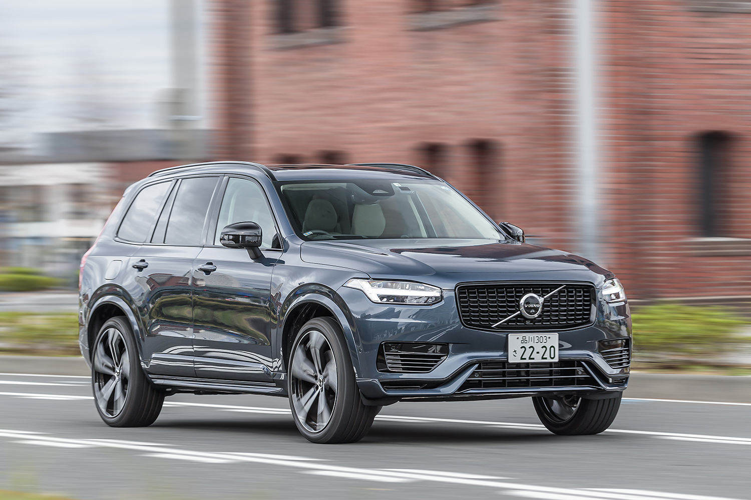 ボルボXC90リチャージ・アルティメットT8 AWDの走行シーン 〜 画像13