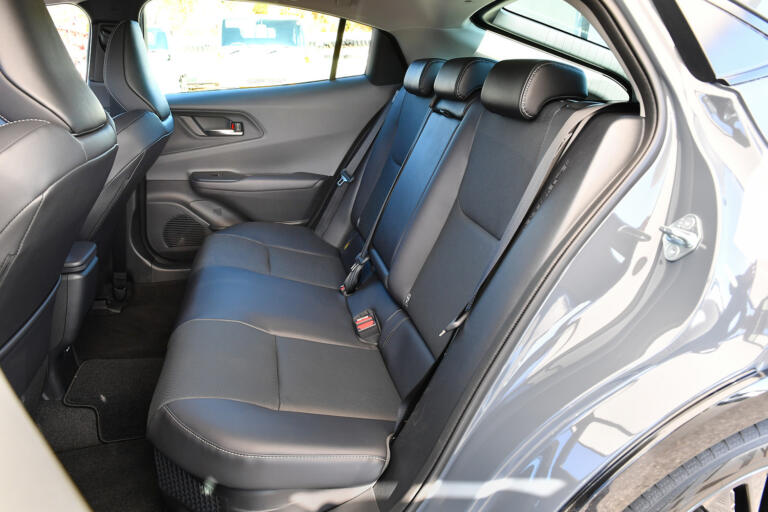 後部座席のヘッドレストがなくても車検に通るのはなぜ? | 自動車情報・ニュース WEB CARTOP
