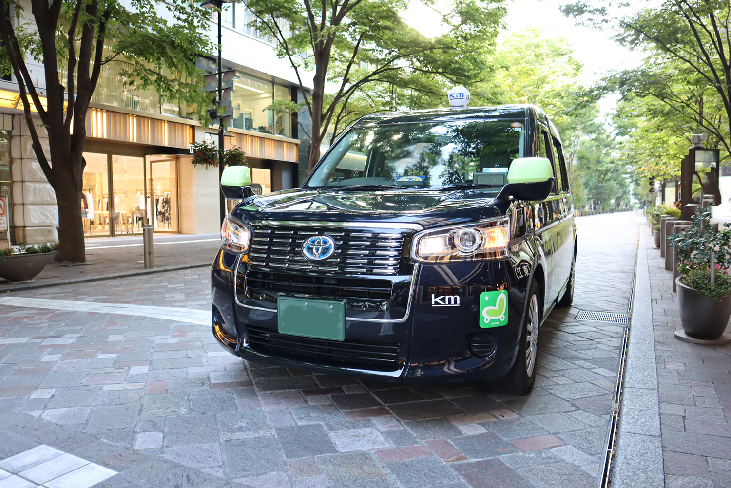 一部のJPN TAXIに装備されている緑色の大きなミラーの正体とは 〜 画像5