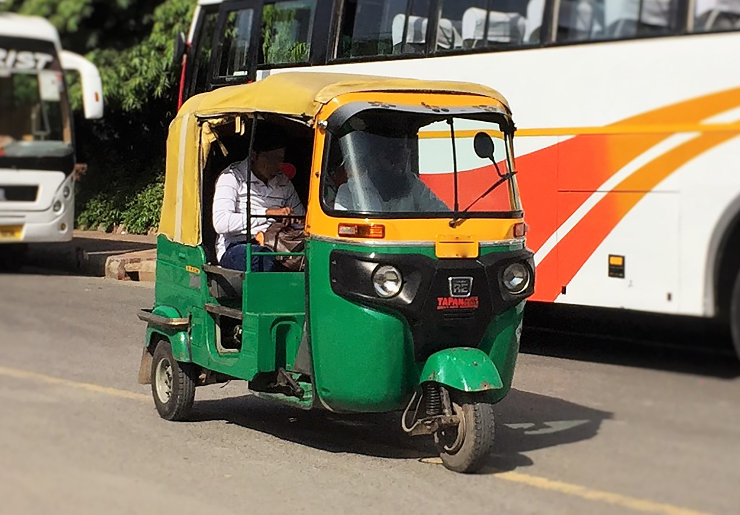 インドのタクシー「リキシャ」のカスタムは何でもアリだった